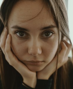 photo-1529218164294-0d21b06ea831